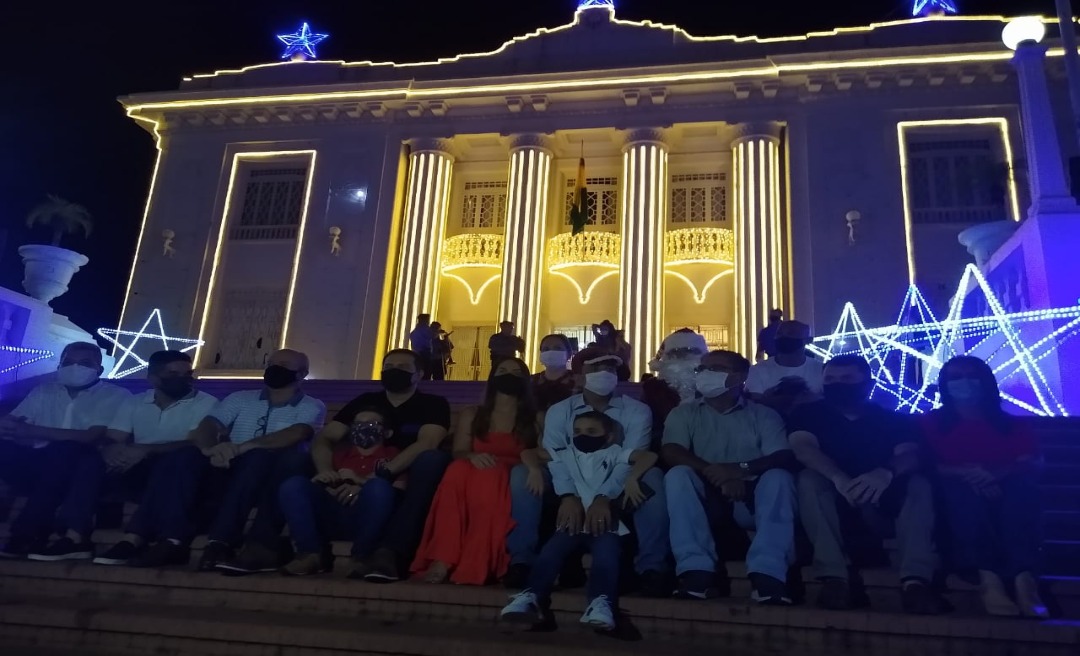 Gladson acende as luzes de Natal do Palácio Rio Branco e fala em unidade e paz pelo Acre